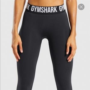 Gym shark leggings
